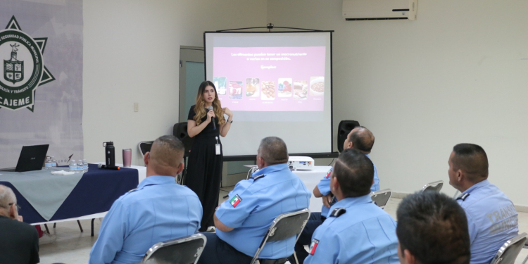 IMPARTEN PLÁTICA SOBRE LAS BASES DE NUTRICIÓN A POLICÍAS MUNICIPALES