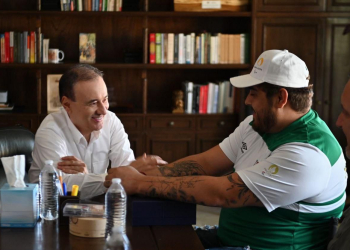 ENTREGA GOBERNADOR DURAZO ESTÍMULO ECONÓMICO A EDGAR FUENTES, MEDALLISTA EN JUEGOS PARALÍMPICOS PARÍS 2024
