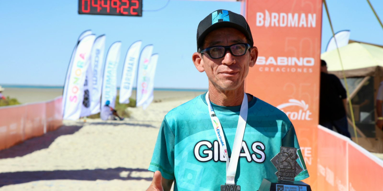 AGRADECEN CORREDORES DE LA GRAN CARRERA DEL DESIERTO AL GOBERNADOR DURAZO POR IMPULSAR EL DEPORTE