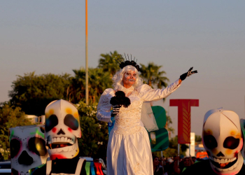INAUGURA IMCA CAJEME EL FESTIVAL DE LAS CALACAS 2024 CON UN COLORIDO Y TRADICIONAL DESFILE