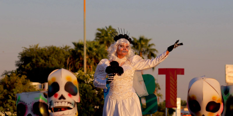 INAUGURA IMCA CAJEME EL FESTIVAL DE LAS CALACAS 2024 CON UN COLORIDO Y TRADICIONAL DESFILE