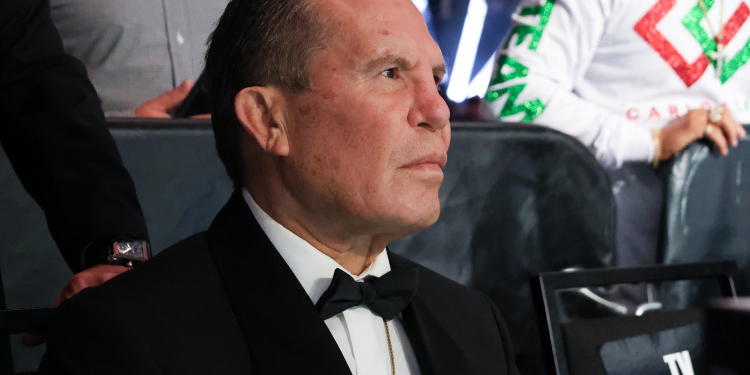 A JULIO CÉSAR CHÁVEZ LE GUSTARÍA UNA PELEA ENTRE ‘CANELO’ Y BENAVIDEZ
