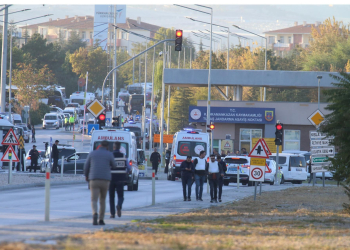 AL MENOS UN MUERTO EN ATENTADO A FÁBRICA DE ARMAMENTO AÉREO EN ANKARA, TURQUÍA