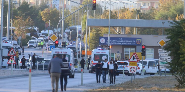 AL MENOS UN MUERTO EN ATENTADO A FÁBRICA DE ARMAMENTO AÉREO EN ANKARA, TURQUÍA