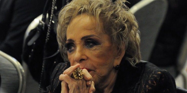 REPORTAN QUE SILVIA PINAL ESTÁ HOSPITALIZADA