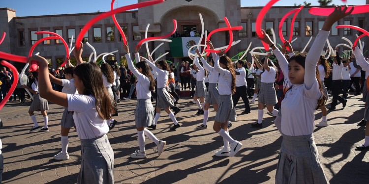 DISFRUTAN CAJEMENSES DESFILE CONMEMORATIVO AL 114 ANIVERSARIO DE LA REVOLUCIÓN MEXICANA