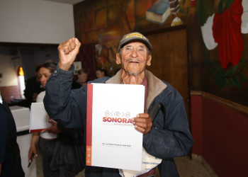 GOBERNADOR DURAZO RESUELVE LA ESPERA DE DÉCADAS PARA MÁS DE 500 FAMILIAS CON LA ENTREGA DE ESCRITURAS