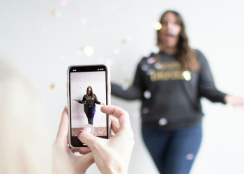 TIKTOK VETARÁ LOS FILTROS DE BELLEZA A LOS MENORES DE 18 AÑOS