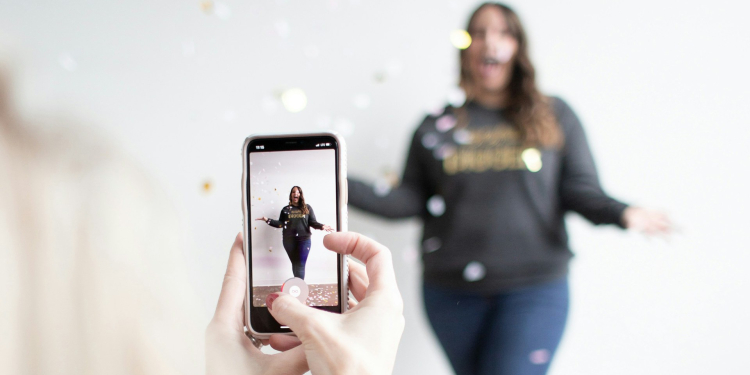 TIKTOK VETARÁ LOS FILTROS DE BELLEZA A LOS MENORES DE 18 AÑOS