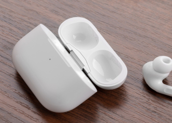 ‘YA CASI CAE LA BECA, AGUANTA’: TUNDEN A EXESTUDIANTE POR VENDER UN SOLO AIRPOD EN 2 MIL PESOS