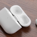 ‘YA CASI CAE LA BECA, AGUANTA’: TUNDEN A EXESTUDIANTE POR VENDER UN SOLO AIRPOD EN 2 MIL PESOS