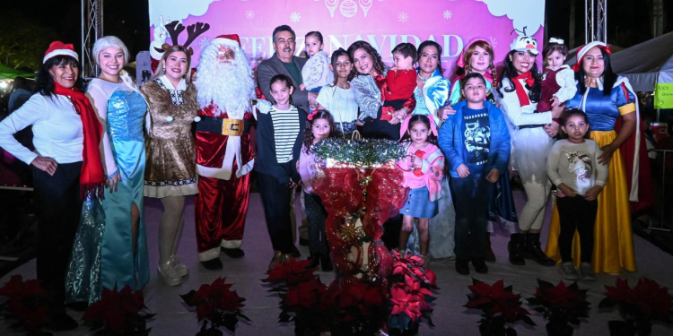 SE ENCIENDE LA MAGIA EN CAJEME CON SU EMBLEMÁTICO ARBOL DE NAVIDAD