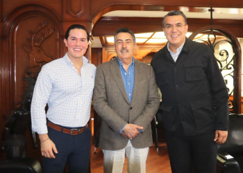 EL PRESIDENTE JAVIER LAMARQUE SOSTUVO UNA REUNIÓN CON EL DIPUTADO FEDERAL Y COORDINADOR ESTATAL DEL PT EN SONORA, RAMÓN FLORES Y CON EL REGIDOR MANUEL BORBÓN