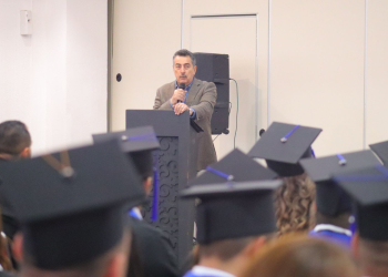 ASISTE JAVIER LAMARQUE GRADUACIÓN DE ALUMNAS Y ALUMNOS DE LA UNIVERSIDAD HISPANA (CEUNO)