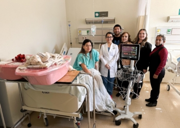 DIF CAJEME VISITA A LA PRIMERA RECIÉN NACIDA DE NAVIDAD 2024 EN IMSS BIENESTAR