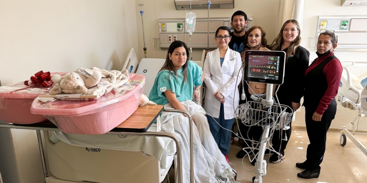 DIF CAJEME VISITA A LA PRIMERA RECIÉN NACIDA DE NAVIDAD 2024 EN IMSS BIENESTAR