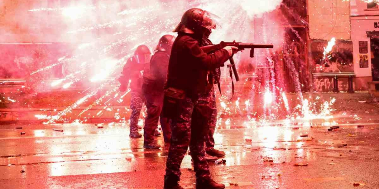 MANIFESTACIONES EN GEORGIA DEJAN AL MENOS 150 DETENIDOS Y DECENAS DE HERIDOS