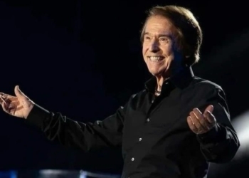 RAPHAEL SUFRE UN LINFOMA CEREBRAL Y CANCELA GIRA EN LATINOAMÉRICA