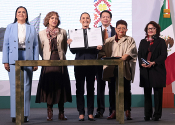 SHEINBAUM FIRMA DECRETOS PARA GARANTIZAR VIVIENDA, PROTEGER A ANIMALES Y CREAR LA UNIVERSIDAD NACIONAL ROSARIO CASTELLANOS