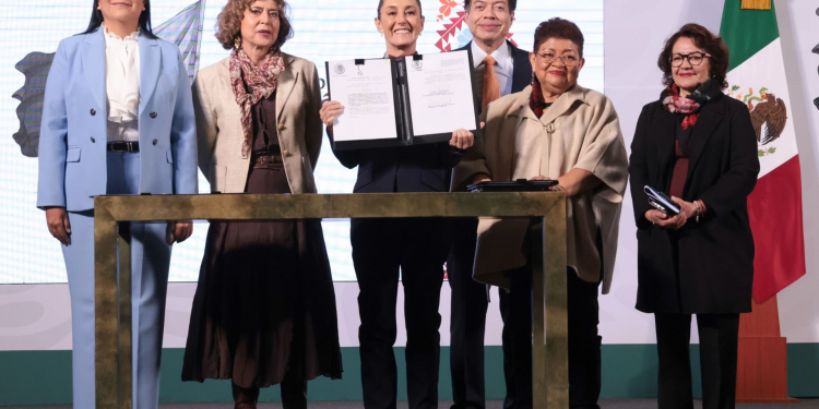 SHEINBAUM FIRMA DECRETOS PARA GARANTIZAR VIVIENDA, PROTEGER A ANIMALES Y CREAR LA UNIVERSIDAD NACIONAL ROSARIO CASTELLANOS