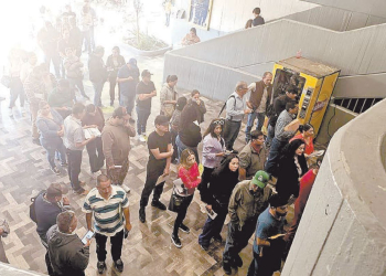 LOS CONTRIBUYENTES SATURAN AGENCIA FISCAL EN CIUDAD OBREGÓN