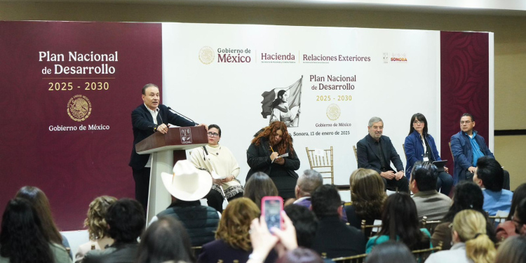 GOBERNADOR DURAZO Y CANCILLER DE LA FUENTE TRAZAN RUTA DE DESARROLLO CON CONSULTA PARA PLAN NACIONAL