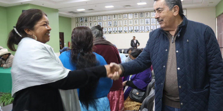 REFRENDA PRESIDENTE JAVIER LAMARQUE LAZOS CON NUEVAS AUTORIDADES DE LA TRIBU YAQUI