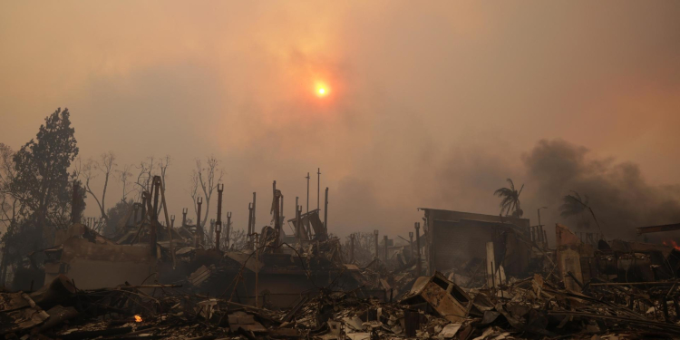 SHERIFF COMPARA LA DEVASTACIÓN DE LOS INCENDIOS EN LOS ÁNGELES CON EL IMPACTO DE UNA “BOMBA”