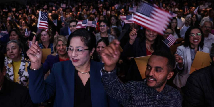 18 ESTADOS DESAFÍAN A TRUMP: DEMANDAN POR ORDEN CONTRA CIUDADANÍA POR NACIMIENTO