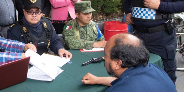 ¿GRANADAS, RIFLES O PISTOLAS? VE CUÁNTO TE PAGA EL GOBIERNO POR ENTREGARLAS