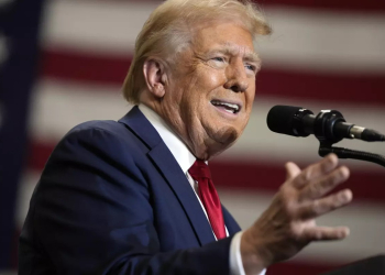 TRUMP ADVIERTE QUE SI GANA LAS ELECCIONES EXPULSARÁ A MIGRANTES QUE LLEGARON BAJO PROGRAMAS DE BIDEN