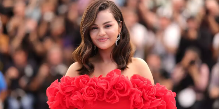 CANDIDATO AL SENADO PIDE DEPORTACIÓN DE SELENA GOMEZ; ELLA RESPONDE
