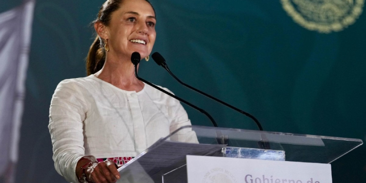 CLAUDIA SHEINBAUM ASEGURA QUE HAY RECURSOS PARA CUIDAR A DEPORTADOS