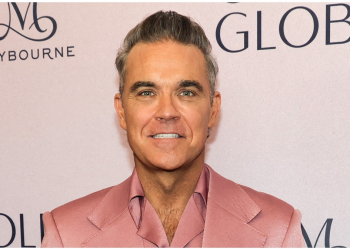 ROBBIE WILLIAMS OFICIÓ UNA BODA EN PLENA PROYECCIÓN DE SU PELÍCULA ‘BETTER MAN’