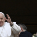 EL PAPA PRESENTA INSUFICIENCIA RENAL LEVE: MANDA MENSAJE
