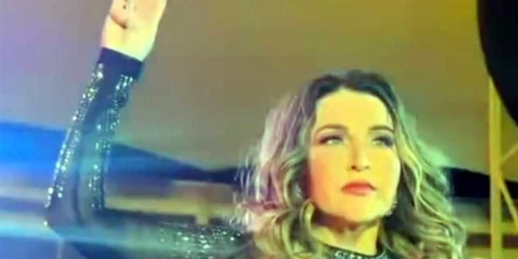 LANZA ALICIA VILLARREAL SEÑAL DE AUXILIO EN CONCIERTO