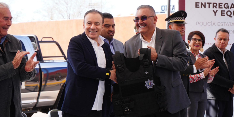 ENTREGA GOBERNADOR DURAZO PATRULLAS Y EQUIPAMIENTO DE SEGURIDAD PARA FORTALECER MUNICIPIOS DE LA SIERRA