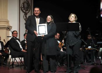 CLAUSURAN CON GRAN ÉXITO EL FAOT CON LA ENTREGA DE LA MEDALLA ‘ALFONSO ORTIZ TIRADO’ Y EL RECONOCIMIENTO AL ‘TALENTO JOVEN’
