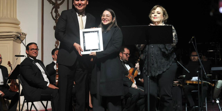 CLAUSURAN CON GRAN ÉXITO EL FAOT CON LA ENTREGA DE LA MEDALLA ‘ALFONSO ORTIZ TIRADO’ Y EL RECONOCIMIENTO AL ‘TALENTO JOVEN’