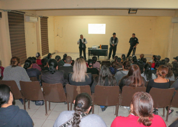 REALIZAN PLÁTICA INFORMATIVA CON MADRES Y PADRES DE FAMILIA EN LA SECUNDARIA GENERAL NO. 3