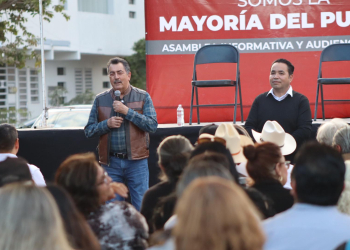 ACOMPAÑA ALCALDE JAVIER LAMARQUE A SENADOR HERIBERTO AGUILAR EN ASAMBLEA INFORMATIVA EN CAJEME