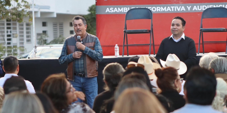 ACOMPAÑA ALCALDE JAVIER LAMARQUE A SENADOR HERIBERTO AGUILAR EN ASAMBLEA INFORMATIVA EN CAJEME