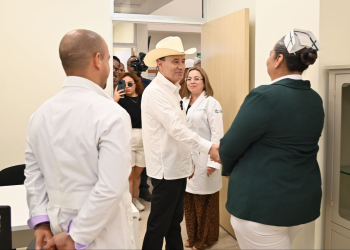 LOGRA GOBERNADOR DURAZO INCREMENTO DEL 30% AL SALARIO DE MÉDICOS ESPECIALISTAS EN SONORA