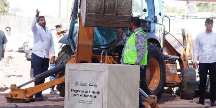 INICIA EN SONORA CONSTRUCCIÓN DE 33,800 CASAS DEL PROGRAMA NACIONAL DE VIVIENDA; GOBERNADOR DURAZO COLOCA PRIMERA PIEDRA