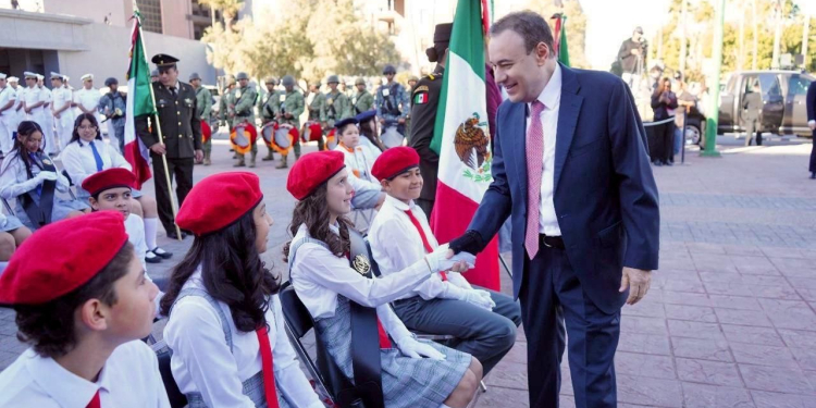 ENCABEZA GOBERNADOR DURAZO EVENTO CONMEMORATIVO POR EL DÍA DE LA BANDERA