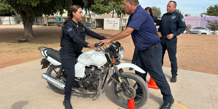 REFUERZAN HABILIDADES DE POLICÍAS DE CAJEME CON CURSO DE MANEJO DE MOTOCICLETA