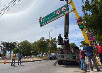 INSTALAN EN CAJEME SEMÁFORO EN CRUCE DE BULEVAR RAMÍREZ Y COAHUILA PARA UNA MAYOR SEGURIDAD VIAL