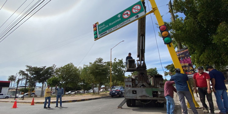 INSTALAN EN CAJEME SEMÁFORO EN CRUCE DE BULEVAR RAMÍREZ Y COAHUILA PARA UNA MAYOR SEGURIDAD VIAL
