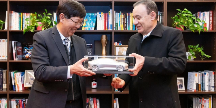GOBIERNO DE SONORA Y FOXCONN FORTALECEN COOPERACIÓN EN ELECTROMOVILIDAD Y AUTOMATIZACIÓN