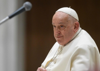 PAPA FRANCISCO ENVÍA UN MENSAJE FIRMADO DESDE EL HOSPITAL